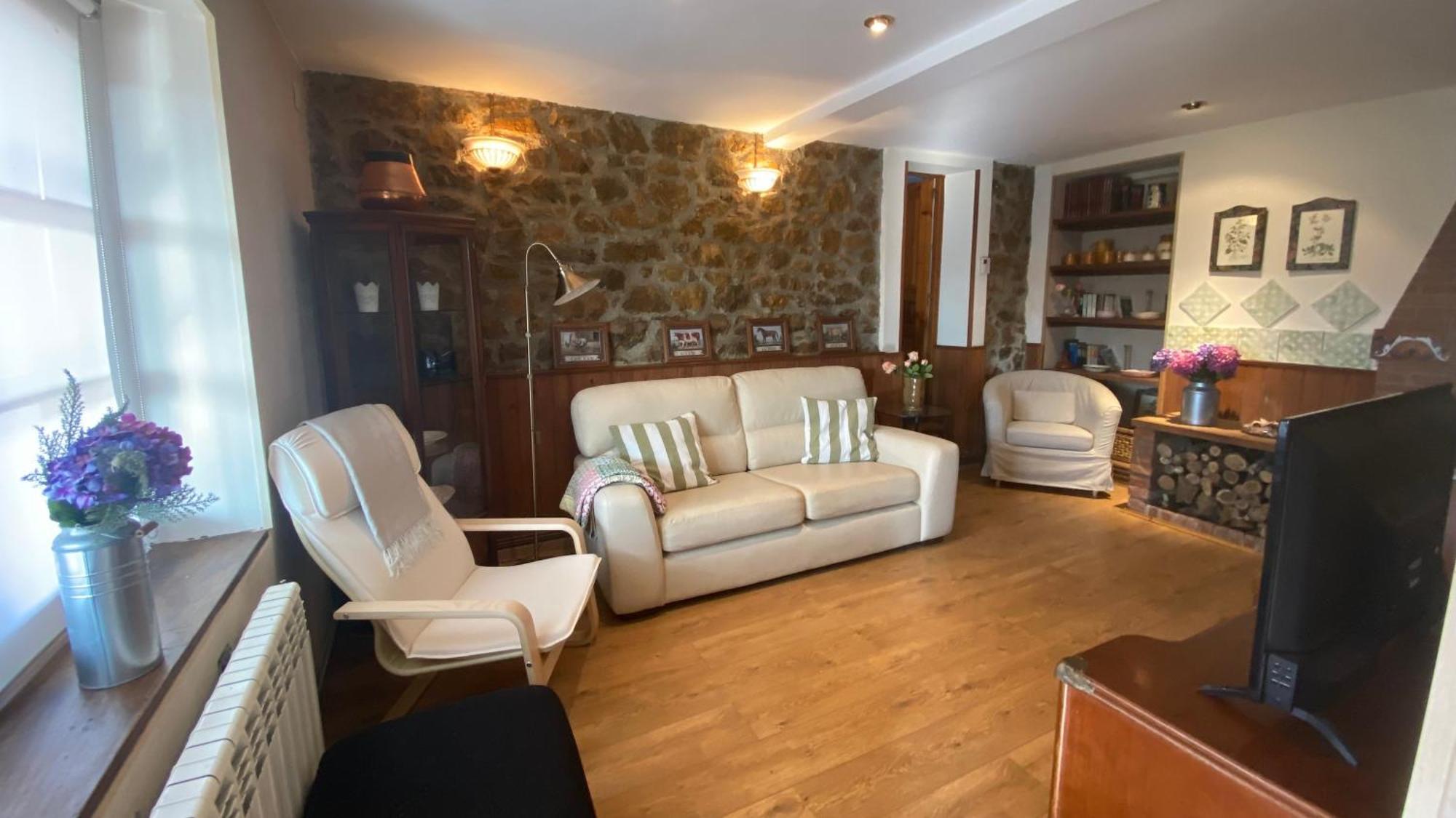 Villa Paraes Nava Buitenkant foto